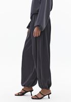 Bayan Gri Büzgülü Saten Balon Pantolon