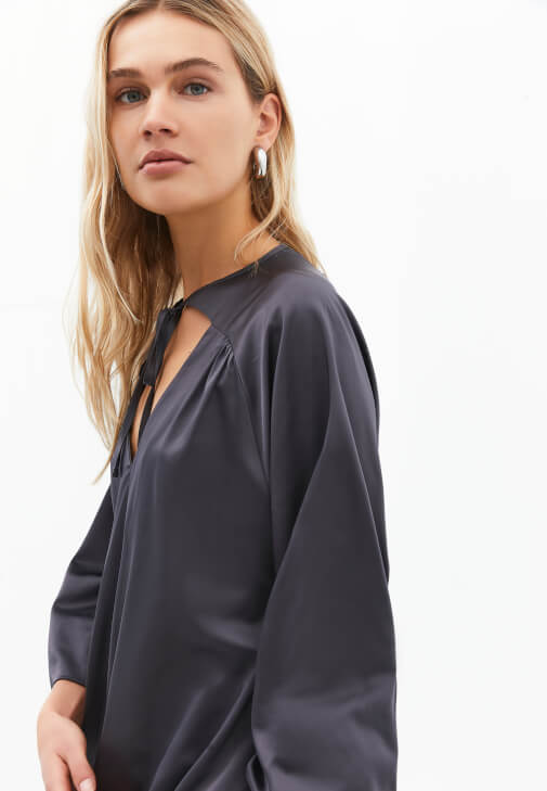 Saten Bluz ve Saten Jogger Pantolon Kombini