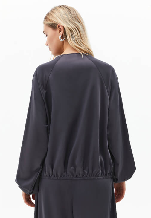 Saten Bluz ve Saten Jogger Pantolon Kombini