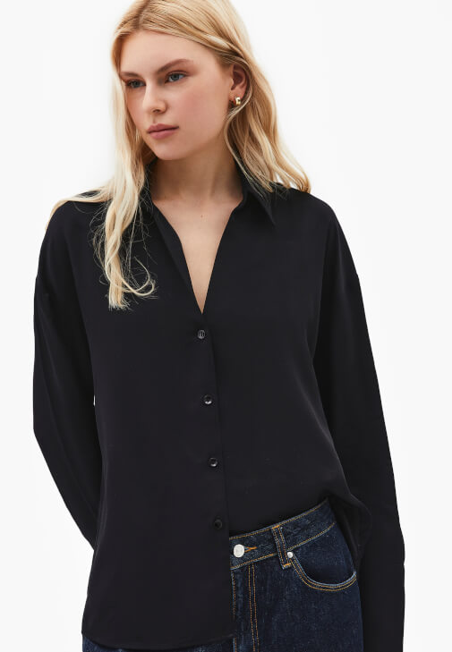 Saten Gömlek ve Barrel-Fit Denim Kombini