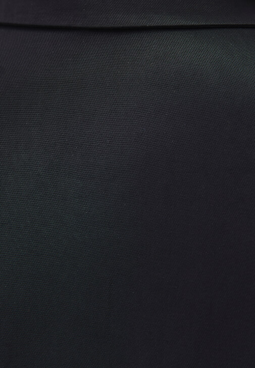 Saten Gömlek ve Barrel-Fit Denim Kombini