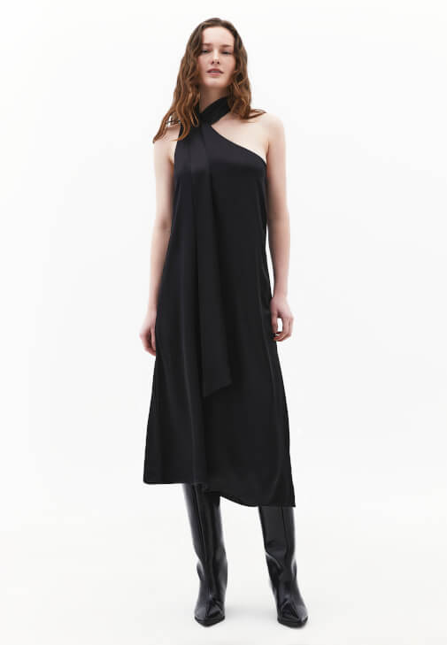 Saten Uzun Elbise ve Ayakkabı Kombini