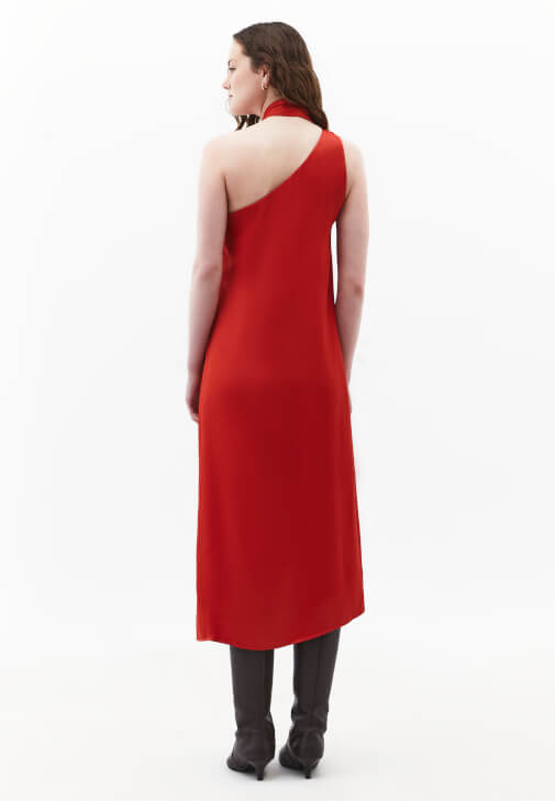 Yaka Detaylı Elbise ve Ayakkabı Kombini