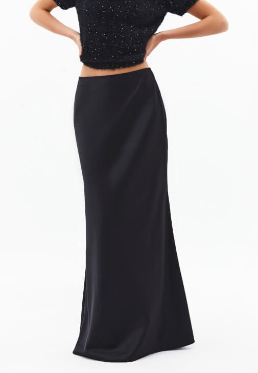 Saten Uzun Etek ve Blazer Ceket Kombini