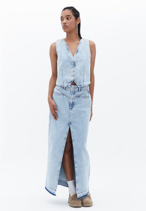 Yelek ve Denim Etek Kombini