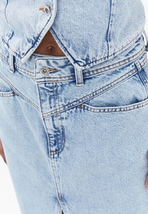 Yelek ve Denim Etek Kombini
