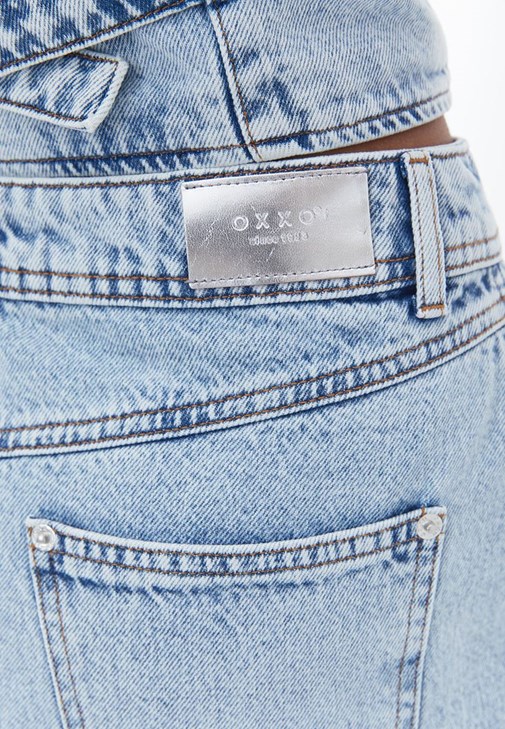 Yelek ve Denim Etek Kombini