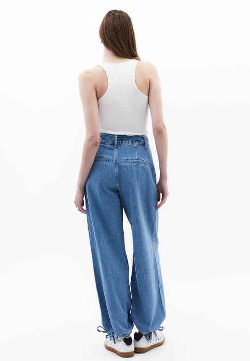 Yüksek Bel Balon Pantolon ve Atlet Kombini