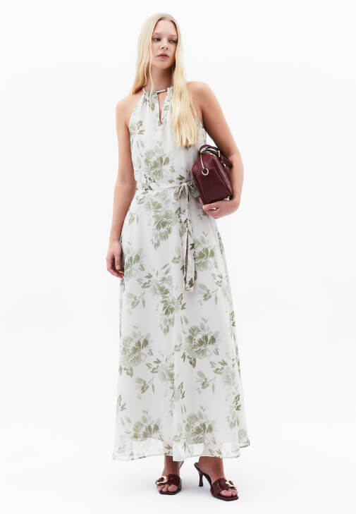 Halter Yaka Elbise ve Topuklu Terlik Kombini