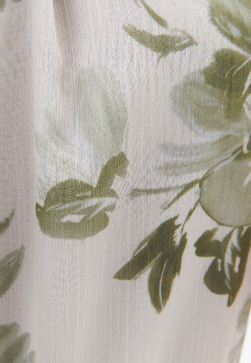 Halter Yaka Elbise ve Topuklu Terlik Kombini