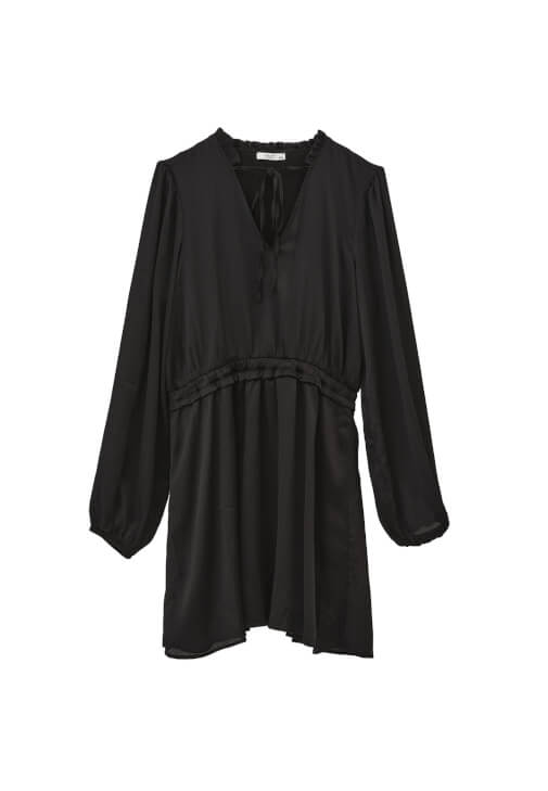 Fırfırlı Mini Elbise ve Uzun Çizme Kombini