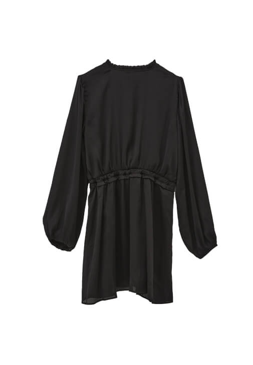 Fırfırlı Mini Elbise ve Uzun Çizme Kombini