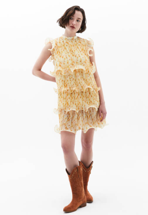 Pileli Mini Elbise ve Terlik Kombini