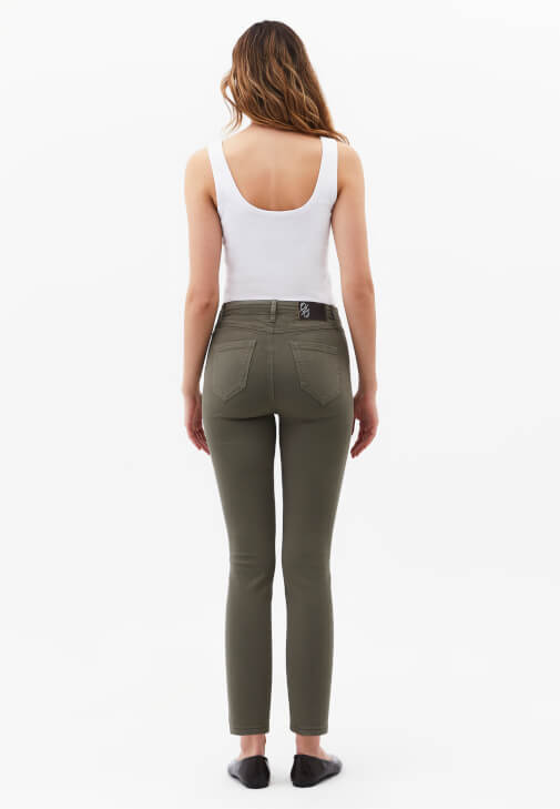 Skinny-Fit Pantolon ve Bomber Ceket Kombini