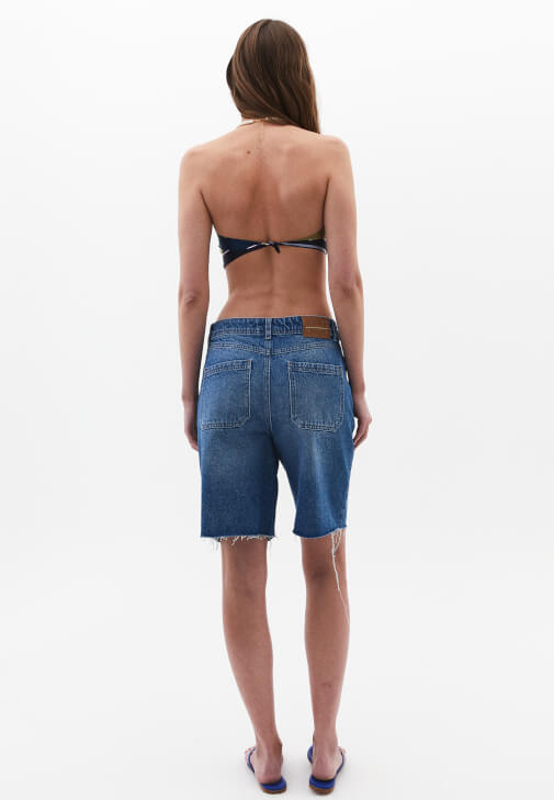 Bermuda Şort ve Fular Kombini