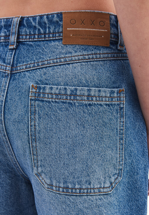 Bermuda Şort ve Fular Kombini