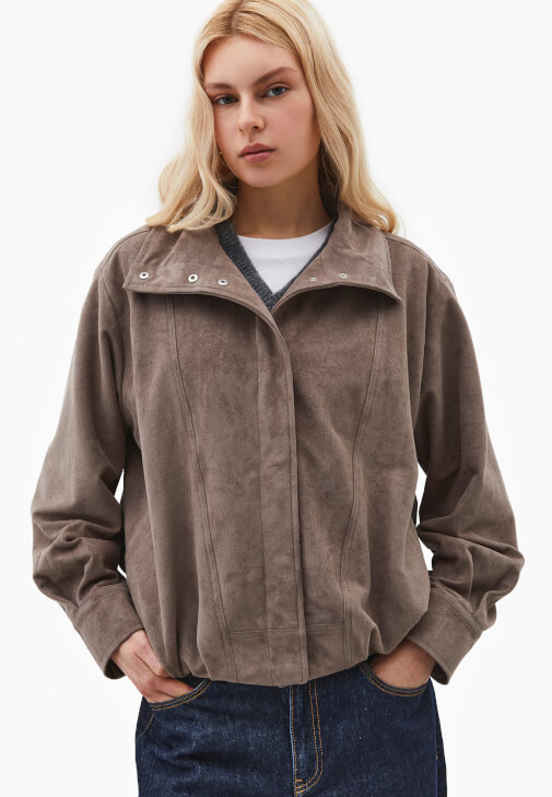 Süet Ceket ve Denim Pantolon Kombini