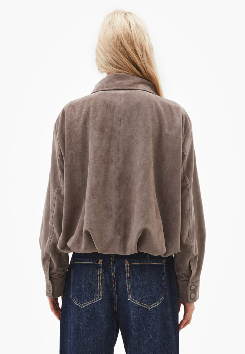 Süet Ceket ve Denim Pantolon Kombini