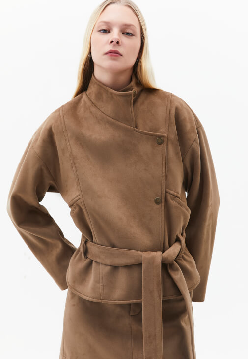 Süet Ceket ve Süet Mini Etek Kombini