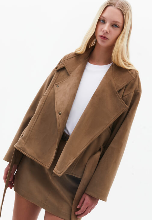 Süet Ceket ve Süet Mini Etek Kombini