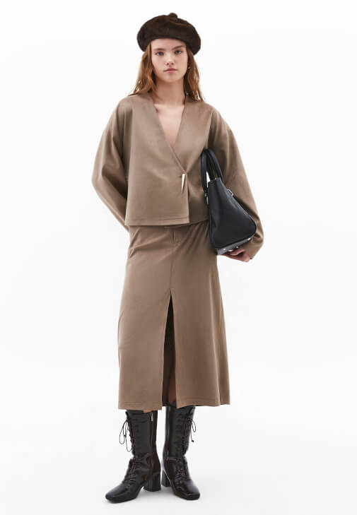 Süet Ceket ve Süet Midi Etek Kombini