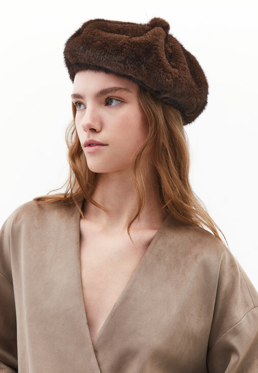 Süet Ceket ve Süet Midi Etek Kombini