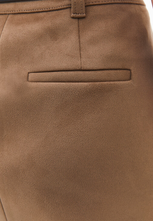 Süet Mini Etek ve Bomber Ceket Kombini