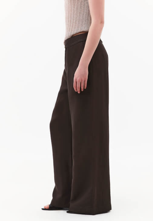 Keten Pantolon ve Ajurlu Atlet Kombini