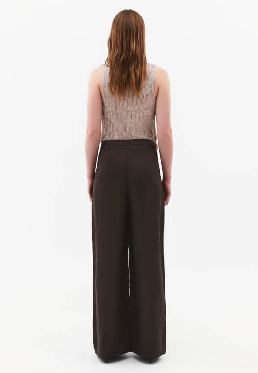 Keten Pantolon ve Ajurlu Atlet Kombini