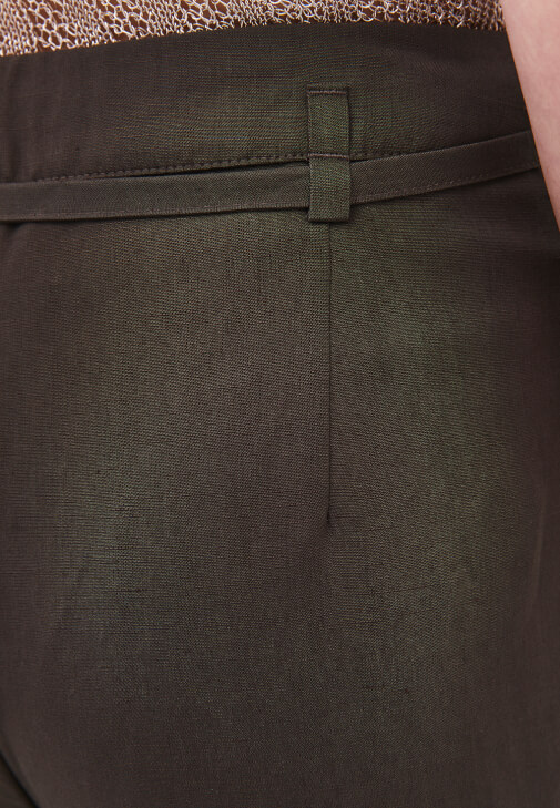 Keten Pantolon ve Ajurlu Atlet Kombini