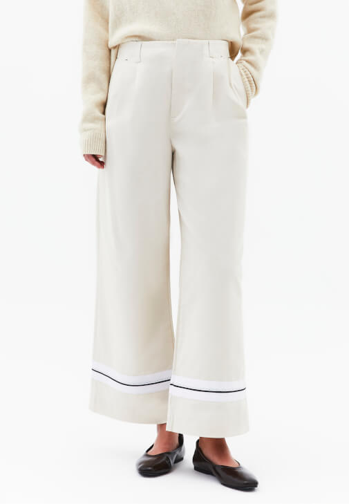 Straight-Fit Pantolon ve Yün Kazak Kombini