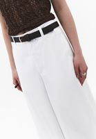 Kemerli Pantolon ve Kazak Kombini