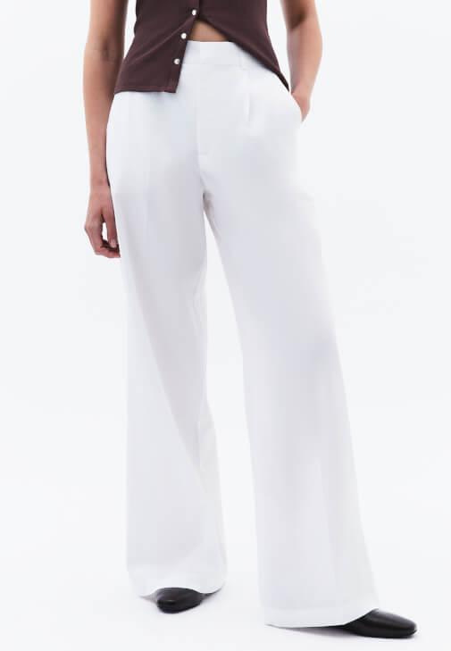 Wide-Leg Pantolon ve Çıtçıtlı Atlet Kombini