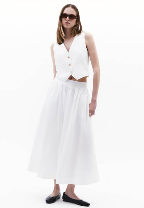 Düğmeli Crop Yelek ve Wide-Leg Pantolon Kombini