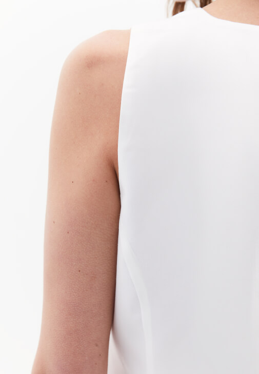 Düğmeli Crop Yelek ve Wide-Leg Pantolon Kombini