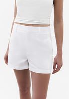 Bayan Beyaz Kemer Detaylı Şort ( TENCEL™ )