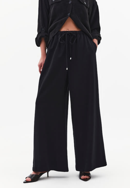 Wide-Leg Pantolon ve Gömlek Kombini