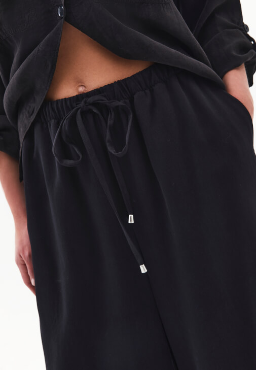 Wide-Leg Pantolon ve Gömlek Kombini