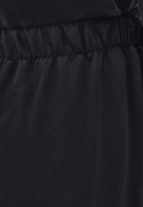 Wide-Leg Pantolon ve Gömlek Kombini
