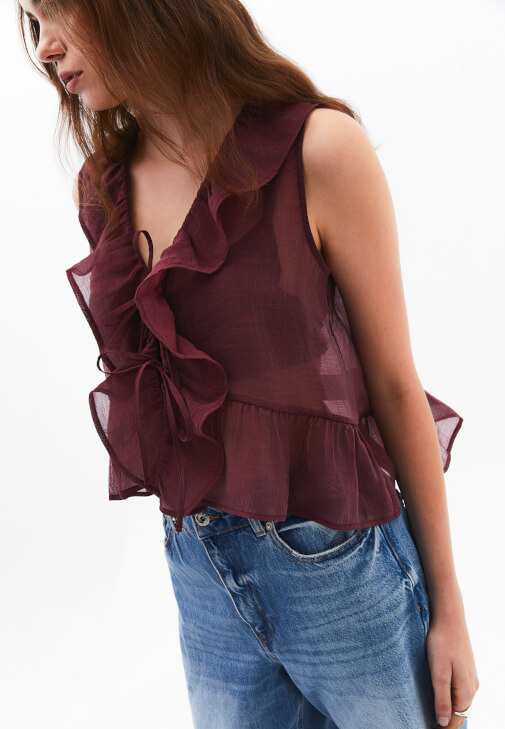 Fırfırlı Bluz ve Bol Paça Denim Pantolon Kombini