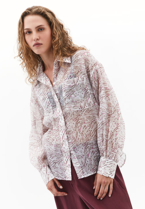 Cepli Gömlek ve Denim Bol Paça Pantolon Kombini