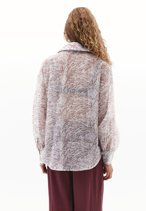 Cepli Gömlek ve Denim Bol Paça Pantolon Kombini