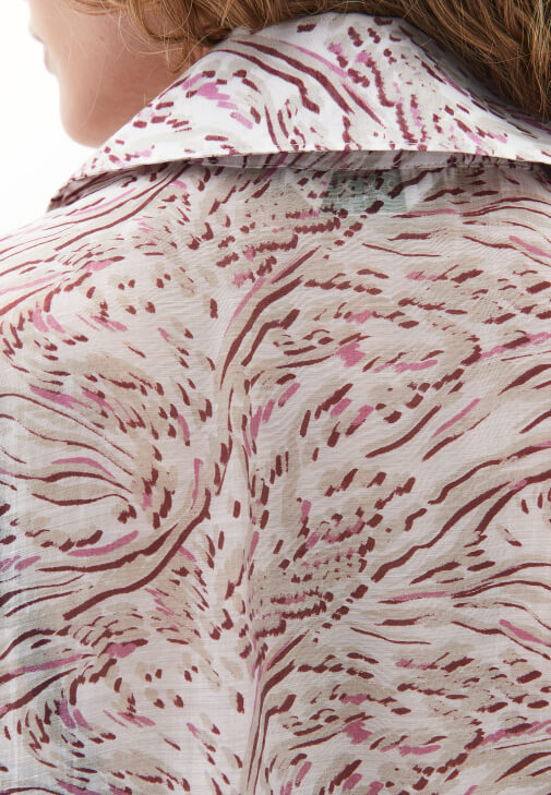 Cepli Gömlek ve Denim Bol Paça Pantolon Kombini