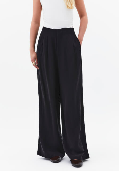 Tencel Pantolon ve Büzgülü Tişört Kombini