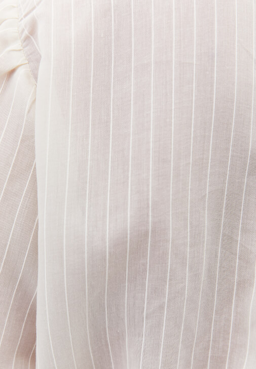 Büzgülü Bluz ve Denim Pantolon Kombini