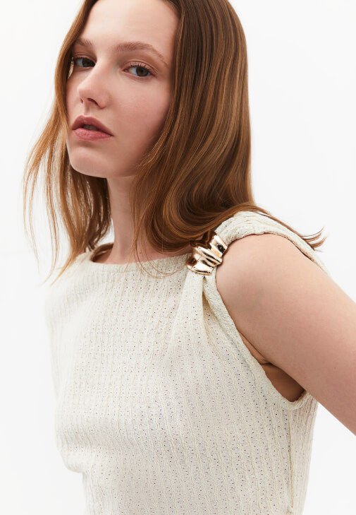 Tokalı Bluz ve Denim Pantolon Kombini