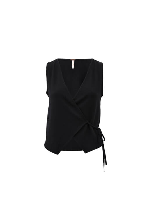 Bağlamalı Yelek ve Yırtmaçlı Etek Kombini