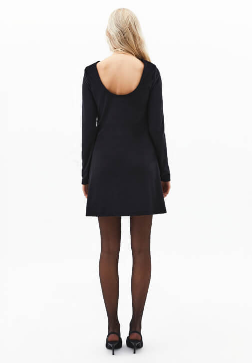 Mini Kadife Elbise ve Ayakkabı Kombini