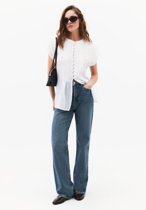  Düğme Detaylı Bluz ve Pantolon Kombini