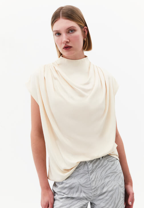 Krem Dökümlü Bluz